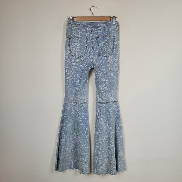 Free People We The Free Jeans 26 JUST FLOAT ON FLARE Bell Bottom Print 70s Boho - Picture 3 of 10